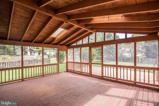 10136 YORKTOWN DR, Great Falls, VA 22066