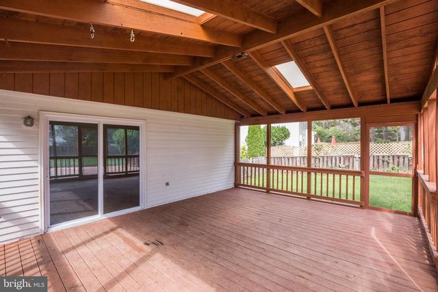 10136 YORKTOWN DR, Great Falls, VA 22066