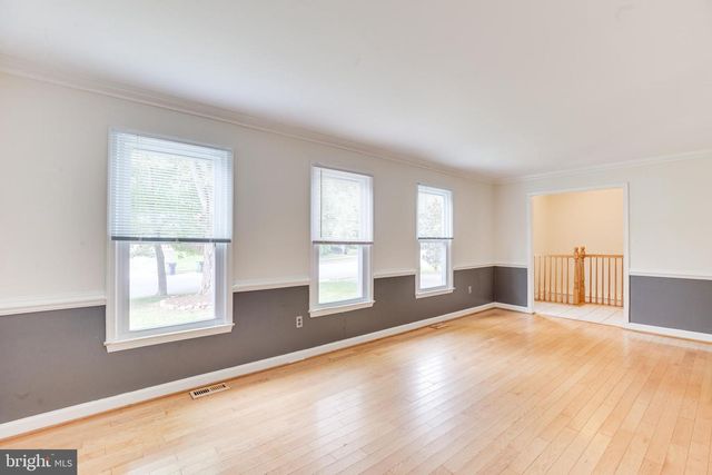 10136 YORKTOWN DR, Great Falls, VA 22066
