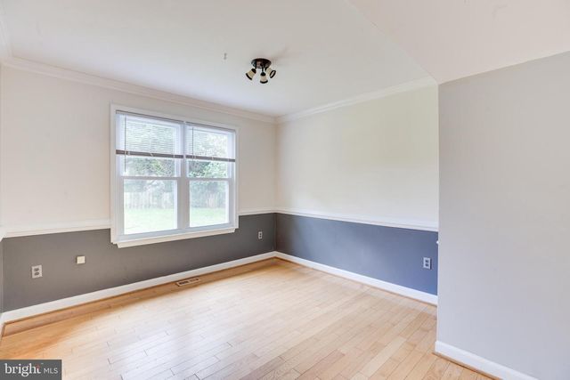 10136 YORKTOWN DR, Great Falls, VA 22066