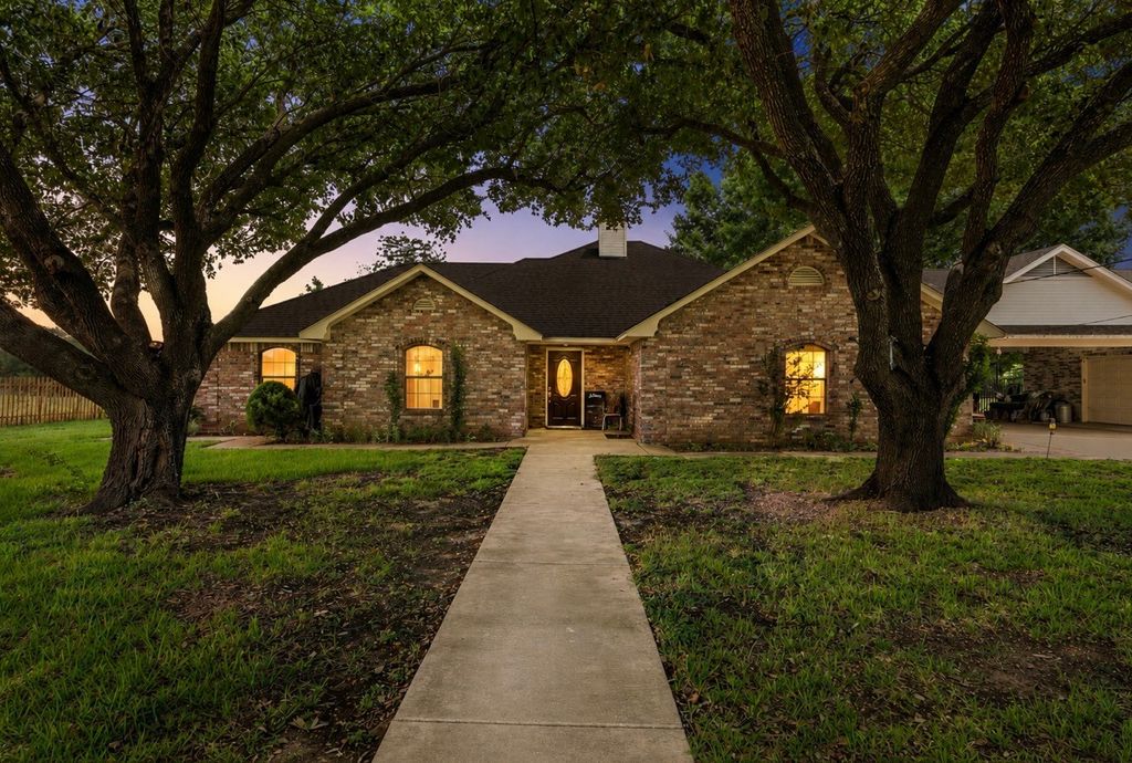 1692 W Tate Street, Robinson, TX 76706