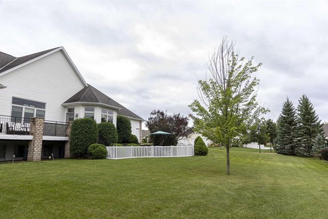 2893 BALLY BUNION LANE, Green Bay, WI 54311