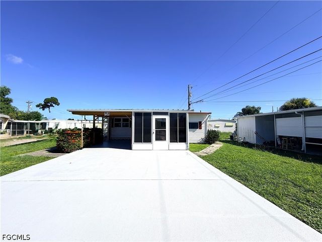 139 Gaslight AVE, North Fort Myers, FL 33917