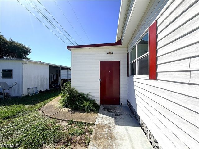 139 Gaslight AVE, North Fort Myers, FL 33917