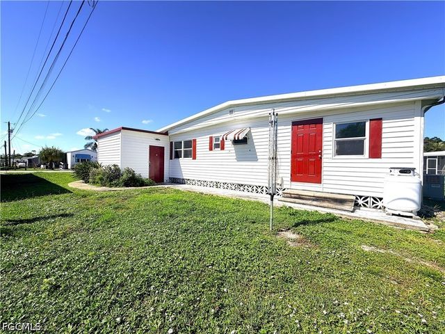 139 Gaslight AVE, North Fort Myers, FL 33917