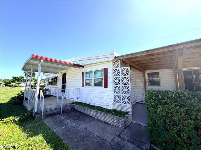 139 Gaslight AVE, North Fort Myers, FL 33917