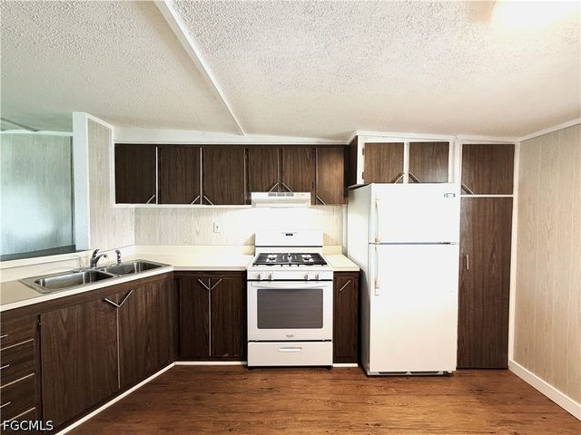139 Gaslight AVE, North Fort Myers, FL 33917
