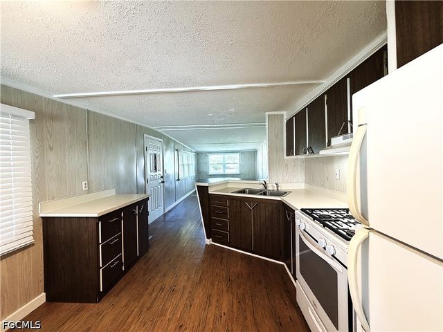 139 Gaslight AVE, North Fort Myers, FL 33917