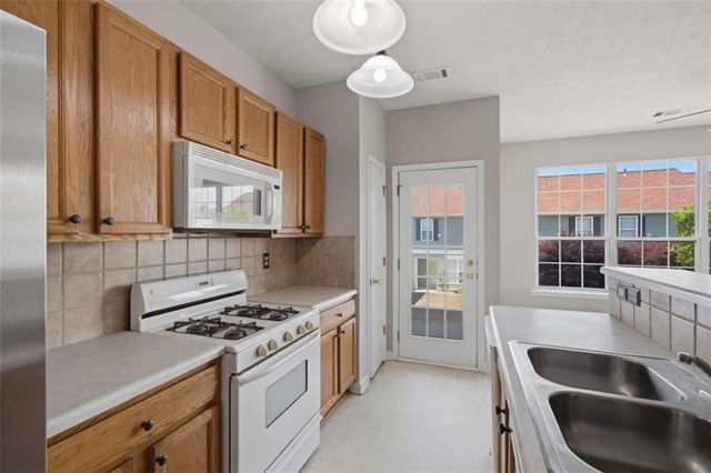6411 Silvertide Way, Flowery Branch, GA 30542