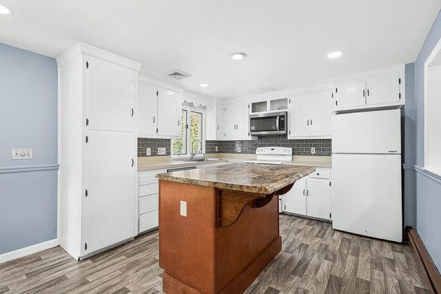 6 Happy Lane, Londonderry, NH 03053