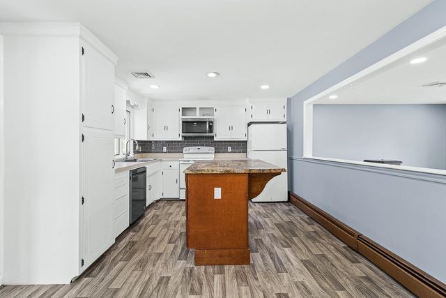 6 Happy Lane, Londonderry, NH 03053
