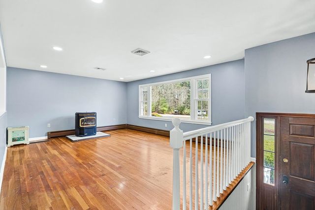 6 Happy Lane, Londonderry, NH 03053
