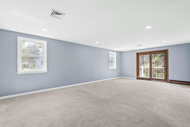 6 Happy Lane, Londonderry, NH 03053