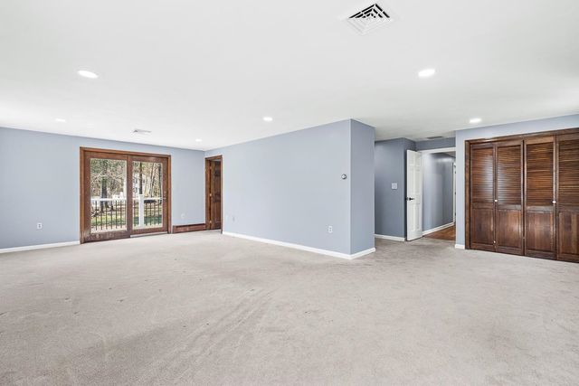 6 Happy Lane, Londonderry, NH 03053