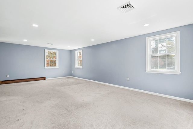 6 Happy Lane, Londonderry, NH 03053