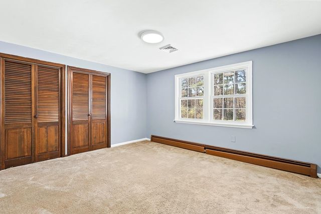 6 Happy Lane, Londonderry, NH 03053