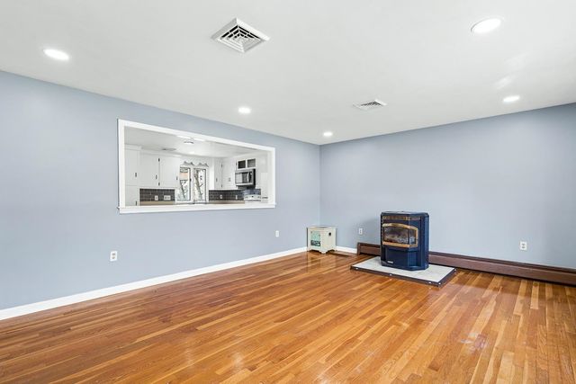 6 Happy Lane, Londonderry, NH 03053