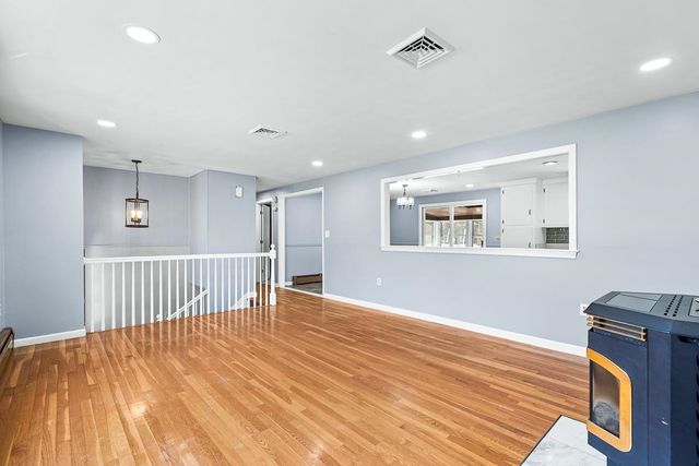 6 Happy Lane, Londonderry, NH 03053