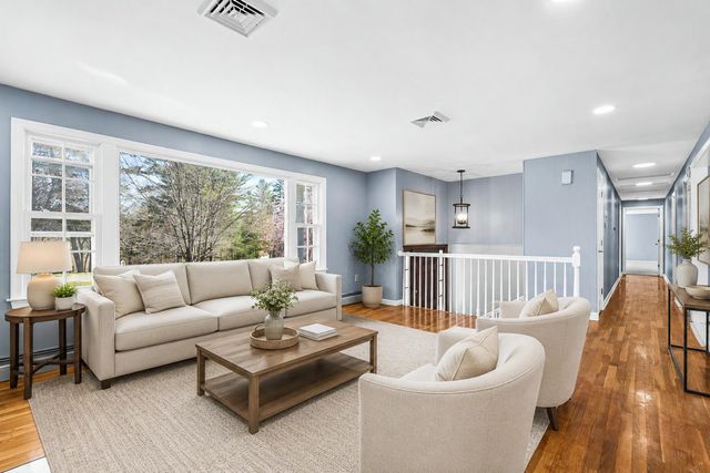 6 Happy Lane, Londonderry, NH 03053