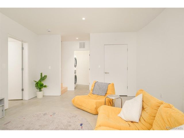 1675 Verbena St, Denver, CO 80220