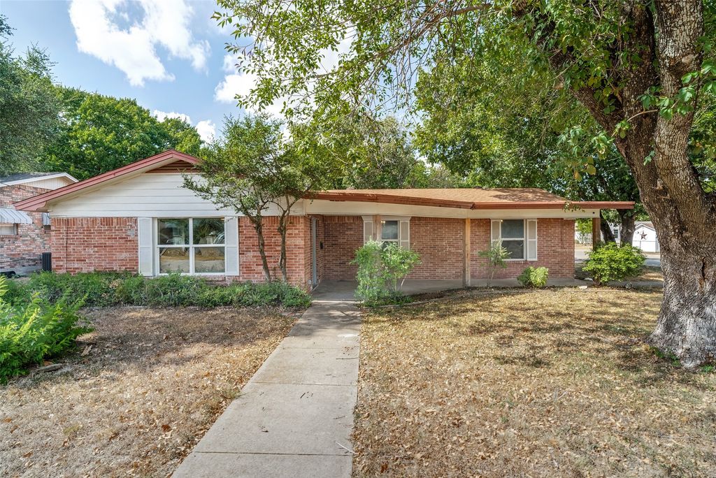 402 Myers Avenue, Cleburne, TX 76033 — photo 2