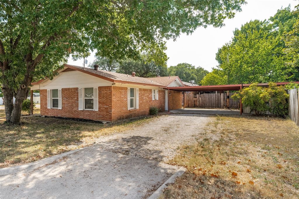 402 Myers Avenue, Cleburne, TX 76033 — photo 3