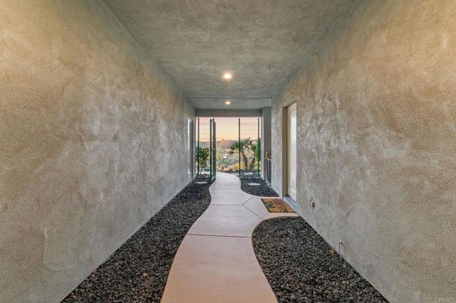 30330 Via Maria Elena, Bonsall, CA 92003