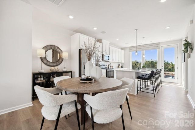 1816 Alexander Village Main Drive, Charlotte, NC 28262