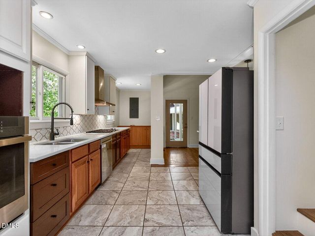 915 Dairyland Road, Chapel Hill, NC 27516