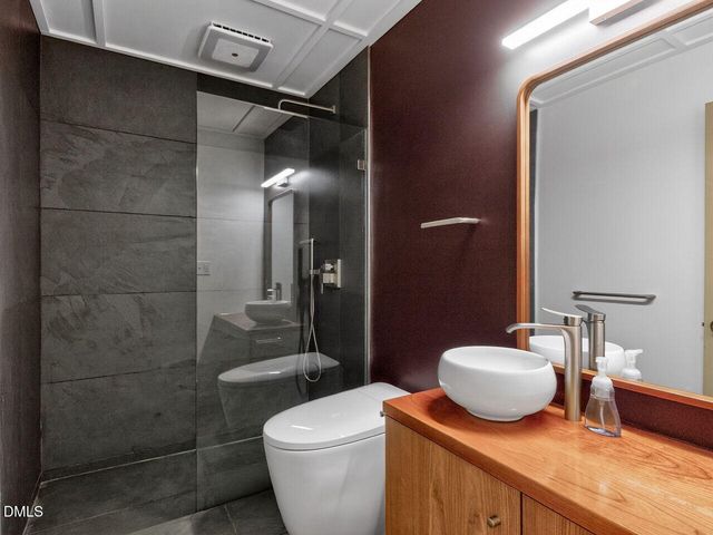 915 Dairyland Road, Chapel Hill, NC 27516