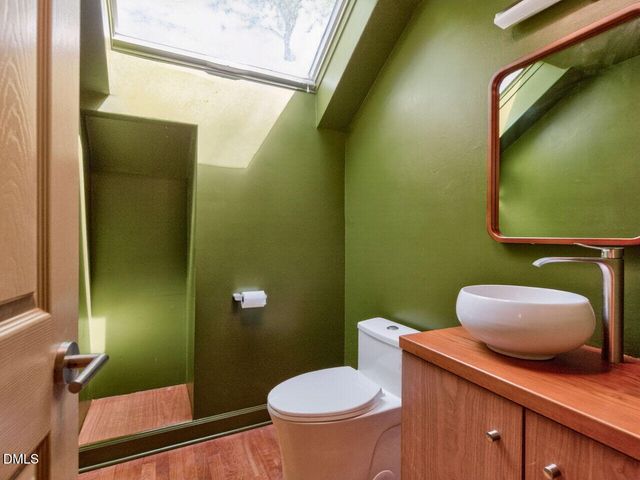 915 Dairyland Road, Chapel Hill, NC 27516