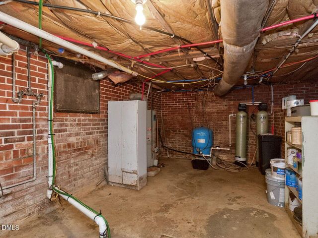 915 Dairyland Road, Chapel Hill, NC 27516