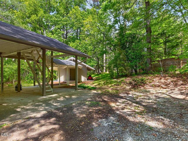 915 Dairyland Road, Chapel Hill, NC 27516