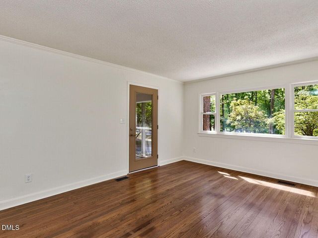 915 Dairyland Road, Chapel Hill, NC 27516