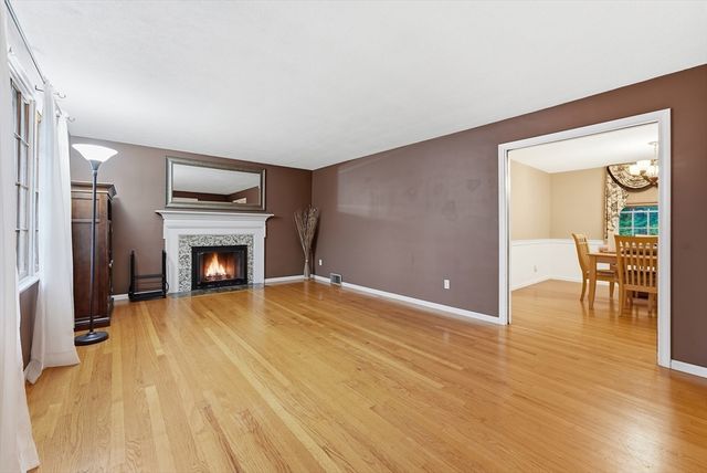 29 Shady Side Dr, Longmeadow, MA 01106
