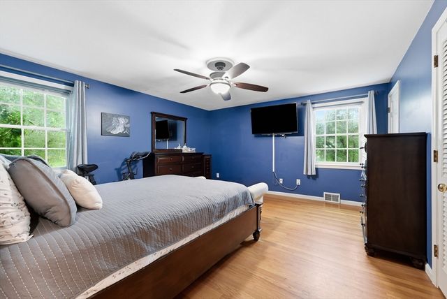 29 Shady Side Dr, Longmeadow, MA 01106