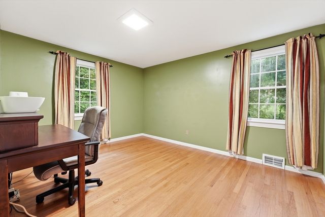 29 Shady Side Dr, Longmeadow, MA 01106