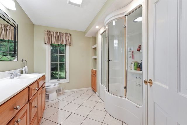 29 Shady Side Dr, Longmeadow, MA 01106