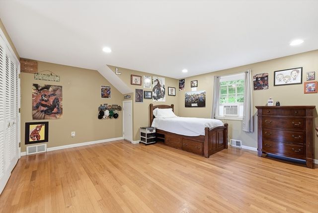29 Shady Side Dr, Longmeadow, MA 01106