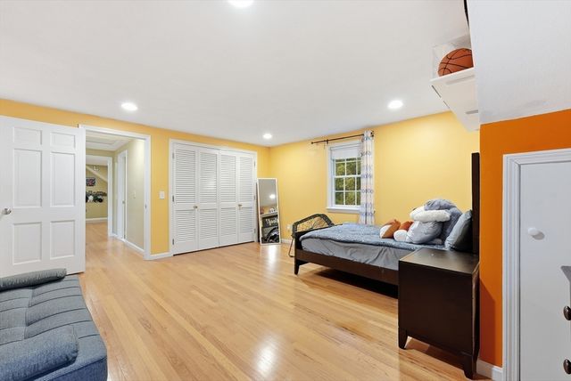 29 Shady Side Dr, Longmeadow, MA 01106