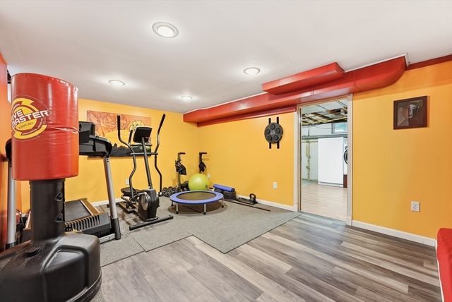29 Shady Side Dr, Longmeadow, MA 01106