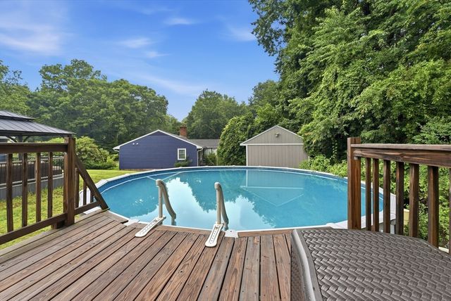29 Shady Side Dr, Longmeadow, MA 01106