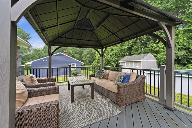 29 Shady Side Dr, Longmeadow, MA 01106
