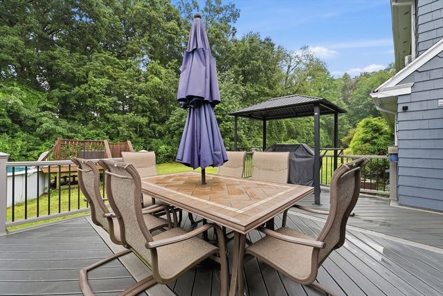 29 Shady Side Dr, Longmeadow, MA 01106