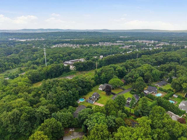 29 Shady Side Dr, Longmeadow, MA 01106