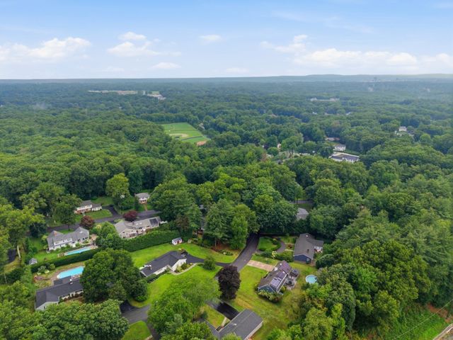 29 Shady Side Dr, Longmeadow, MA 01106