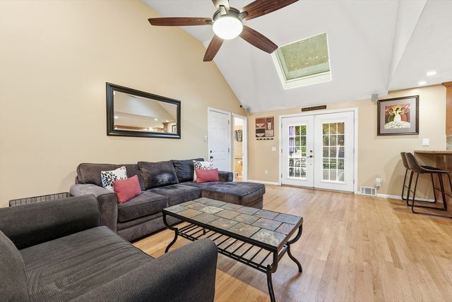 29 Shady Side Dr, Longmeadow, MA 01106
