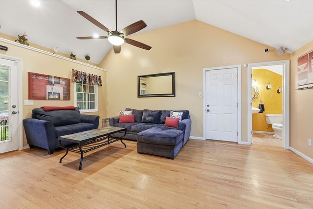 29 Shady Side Dr, Longmeadow, MA 01106