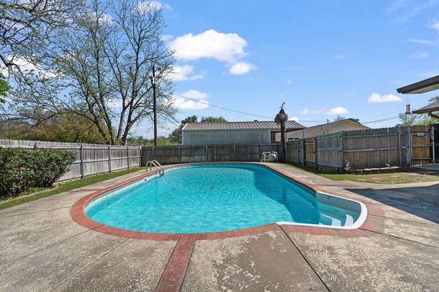 1207 S Evenside, Henderson, TX 75652