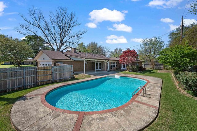 1207 S Evenside, Henderson, TX 75652